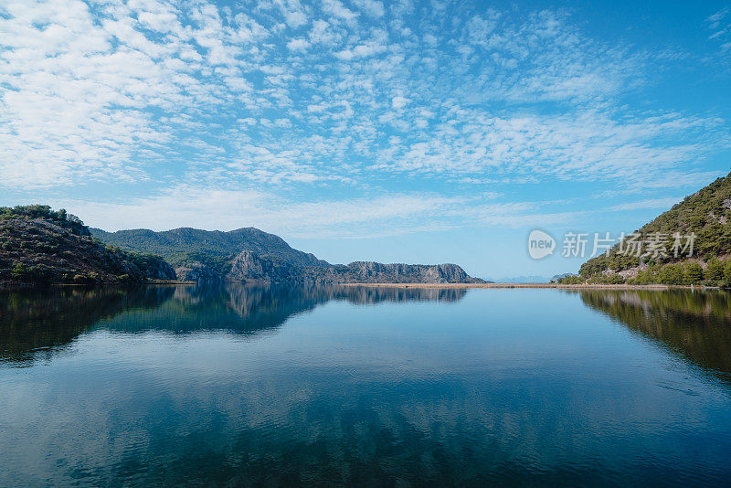 Mugla Dalyan Iztuzu海滩附近的Sulungur湖的美丽风景